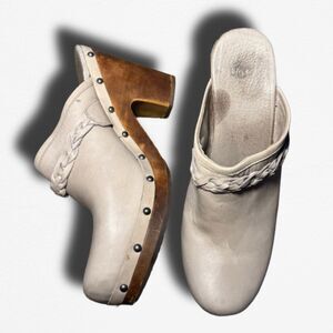 FLAWED Size 11 UGG Platform Clogs